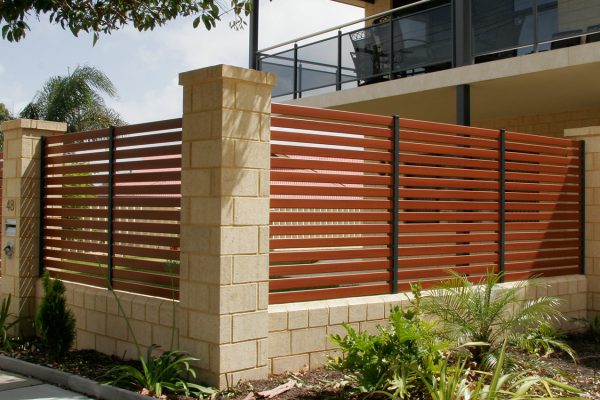 Slat fence (9)